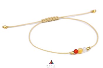 Bransoletka z czerwonym, żółtym i przezroczystym kamieniem naturalnym oraz złotymi kuleczkami, biżuteria Brazi