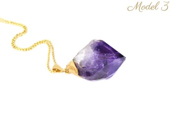 Naszyjnik Brazi Druse Jewelry z surowym, fioletowym ametystem, złocona oprawa.