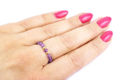 Delikatny pierścionek z ametystu, Brazi Druse Jewelry.