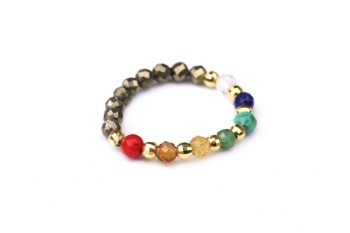 Pozłacany pierścionek z naturalnym pirytem i sekwencją kolorowych minerałów, marka Brazi