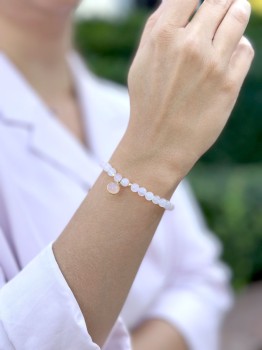 Bransoletka Brazi Druse Jewelry z różowego kwarcu, złocona zawieszka.