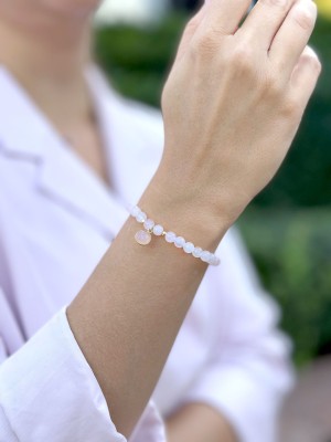 Bransoletka Brazi Druse Jewelry z różowego kwarcu, złocona zawieszka.