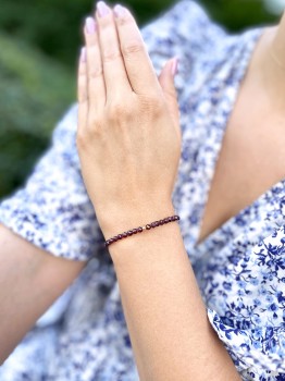 Elegancka bransoletka z granatów Brazi Druse Jewelry.