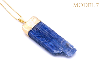 Naszyjnik Brazi Druse z surowego, intensywnie niebieskiego kyanitu, złocona oprawa.