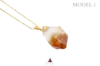 Pozłacany naszyjnik z pękatym cytrynem o surowej strukturze, naturalny kamień Brazi.