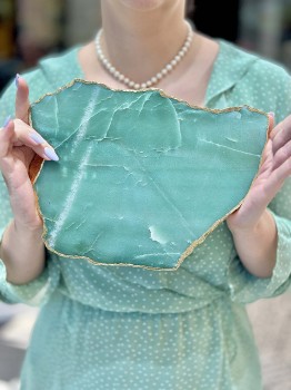 Platera z awenturynu, złocona, Brazi Druse Jewelry.  Morski zielony, nieregularny kształt.