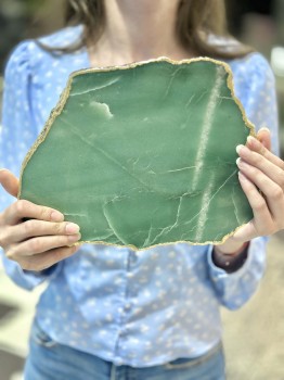 Zielona platera z awenturynu, złocona. Brazi Druse Jewelry.