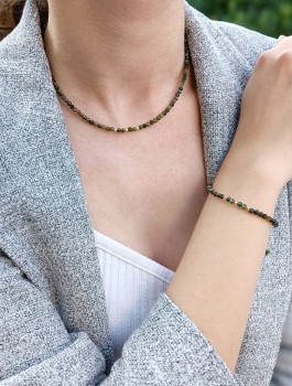 Zestaw Brazi Druse: naszyjnik i bransoletka z zielonego turmalinu. Delikatna, elegancka biżuteria.