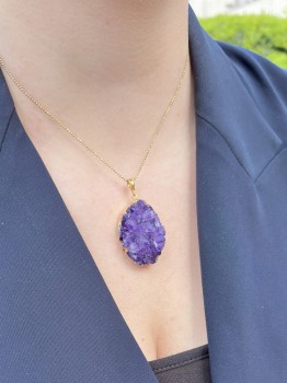 Naszyjnik Brazi Druse Jewelry: ametyst, złota oprawa, szczotka.