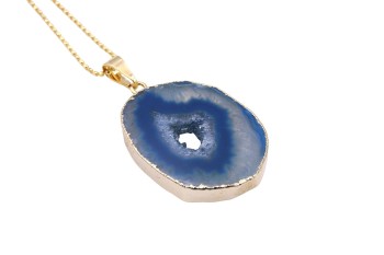 Naszyjnik Brazi Druse Jewelry: niebieski agat, złocona oprawa, geoda.