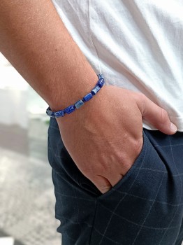 Męska bransoletka z bryłkami naturalnego lapis lazuli na granatowym sznurku, biżuteria Brazi