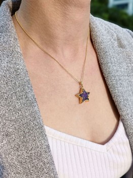Naszyjnik z naturalnym ametystem w złoconej oprawie w kształcie gwiazdy na łańcuszku kuleczkowym, biżuteria Brazi