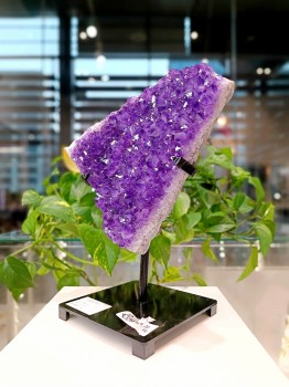 Fioletowa szczotka ametystu na podstawce, Brazi Druse Jewelry.