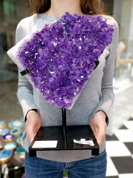 Fioletowa szczotka ametystu na podstawce, Brazi Druse Jewelry.