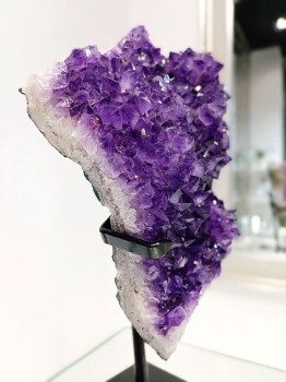 Fioletowa szczotka ametystu na podstawce, Brazi Druse Jewelry.