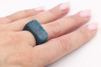 Pierścionek Brazi Druse Jewelry z morskich agatów, prostokątny, rozmiar 19.