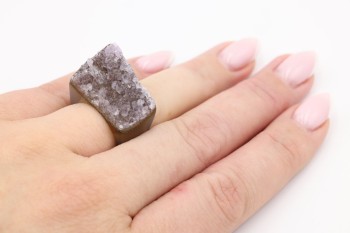 Pierścionek z agatu druzy, rozmiar 12, fioletowo-szary.