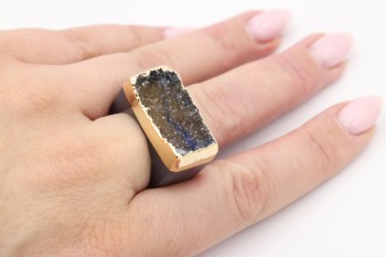 Pierścionek z agatu druzy, złocony, rozmiar 18. Brazi Druse Jewelry.