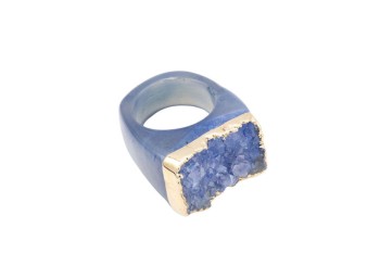 Pierścionek z naturalną druzą agatu w złoconej oprawie, biżuteria handmade marki Brazi