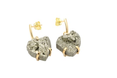Kolczyki Piryt surowy, wiszące, złota oprawa. Brazi Druse Jewelry.