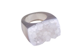 Pierścionek z szarego agatu z naturalną białą druzą kwarcową o krystalicznej strukturze, biżuteria Brazi.