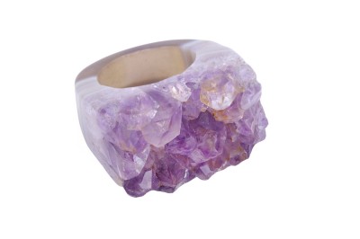 Pierścionek z naturalnym ametystem w formie druzy na obrączce z pasiastego agatu, biżuteria Brazi