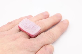 Różowy pierścionek z agatu druzy, rozmiar 12.