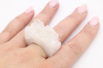 Pierścionek z surowego Kryształu Górskiego, rozmiar 21.