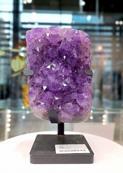 Szczotka ametystu na podstawce nr. 162