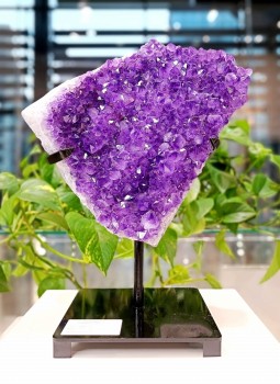 Szczotka ametystu na podstawce nr. 152