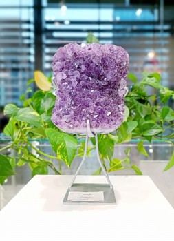 Szczotka ametystu na podstawce nr. 123