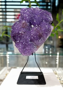 Fioletowa szczotka ametystu na podstawce, Brazi Druse Jewelry, nr 126.