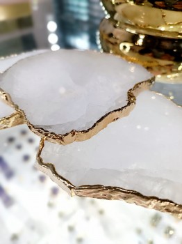 Złocone podstawki z kryształu górskiego Brazi Druse.