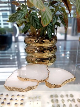 Złocone podstawki z kryształu górskiego Brazi Druse Jewelry.