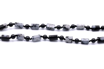 Naszyjnik z obsydianu i śnieżnego obsydianu, prosta elegancja.