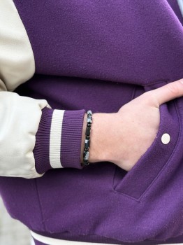 Męska bransoletka z obsydianem śnieżnym i turmalinem na nadgarstku, marka Brazi