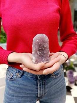 Tęczowy ametyst, dekoracja Brazi Druse Jewelry, oryginalna bryłka.