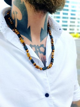 Męski naszyjnik Brazi Druse, bryłki turmalinu i tygrysiego oka, geometryczny.