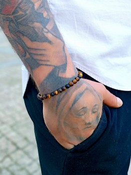 Męska bransoletka z naturalnego tygrysiego oka i czarnego turmalinu na nadgarstku, stylizacja Brazi