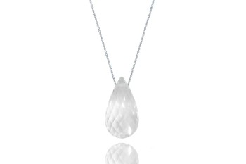 Srebrny naszyjnik z naturalnym kryształem górskim o szlifie kropli, marka Brazi.