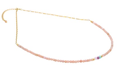Naszyjnik z różowych kamieni naturalnych na złotym łańcuszku o delikatnym splocie, biżuteria Brazi