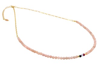 Naszyjnik z jasnoróżowych kamieni naturalnych i złotego łańcuszka, biżuteria marki Brazi