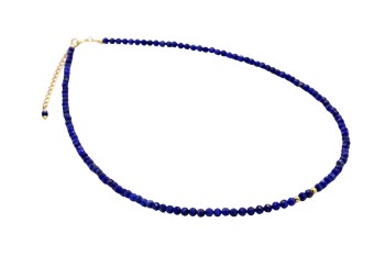 Naszyjnik z naturalnego lapis lazuli ze złotym elementem ozdobnym i zapięciem na karabińczyk, biżuteria Brazi