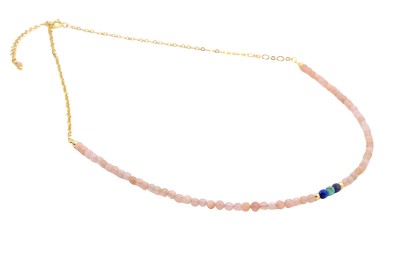 Złoty naszyjnik z różowymi koralikami oraz niebieskimi i zielonymi kamieniami naturalnymi, biżuteria Brazi