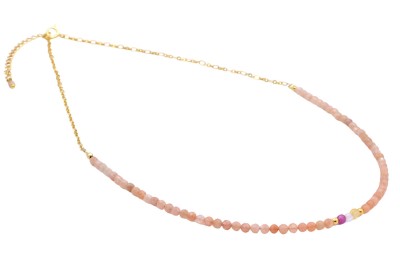 Naszyjnik choker z fasetowanych kamieni w kolorze brzoskwiniowym i złoconego łańcuszka, biżuteria Brazi