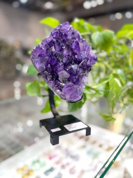 Szczotka ametystu na podstawce nr. 206