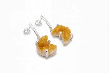 Kolczyki z surowym cytrynem i srebrnym półksiężycem, ręcznie wykonana biżuteria marki Brazi