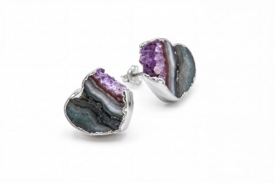 Kolczyki z ametystem w formie plastra serca na sztyfcie, naturalna biżuteria Brazi.