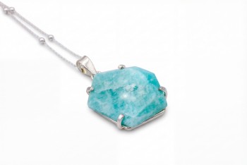 Naszyjnik z turkusowym amazonitem i srebrnym łańcuszkiem z kuleczkami, biżuteria ręcznie wykonana Brazi