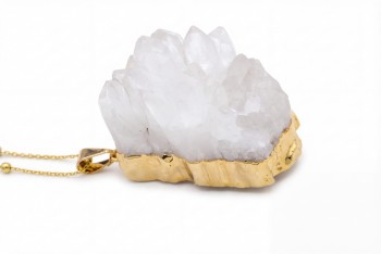 Profil zawieszki z kryształu górskiego w złoconej oprawie, naszyjnik na łańcuszku Brazi